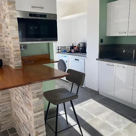 Ghjuvan - Sea, Mountain & Willa Peri