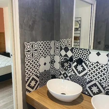 Ghjuvan - Sea, Mountain & Peri