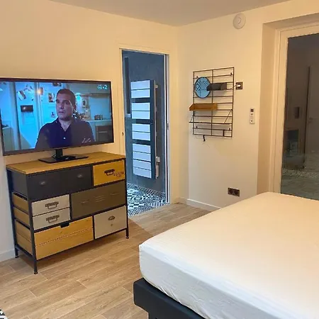 Ghjuvan - Sea, Mountain & Willa *