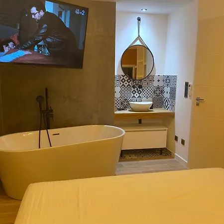 Ghjuvan - Sea, Mountain & * Peri