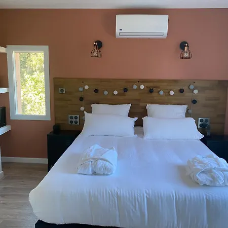 Ghjuvan - Sea, Mountain & Willa *