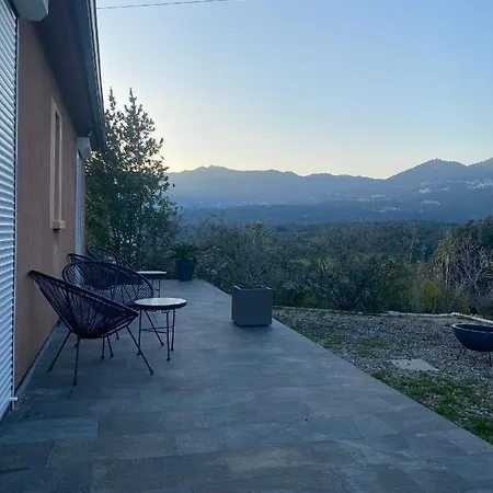 Ghjuvan - Sea, Mountain & Willa Peri