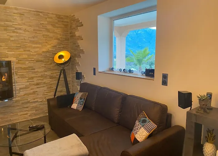 Ghjuvan - Sea, Mountain & Peri