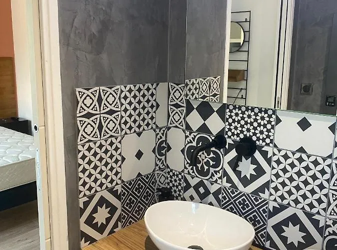 Ghjuvan - Sea, Mountain & Peri