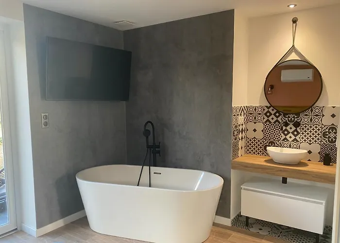 Ghjuvan - Sea, Mountain & * Peri