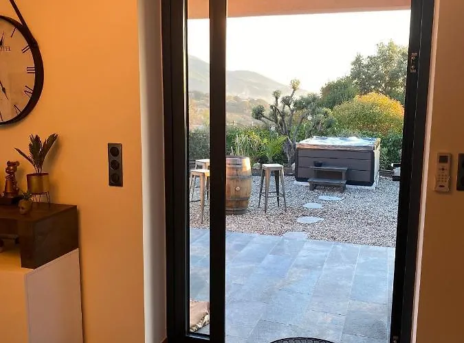 Ghjuvan - Sea, Mountain & Villa Peri