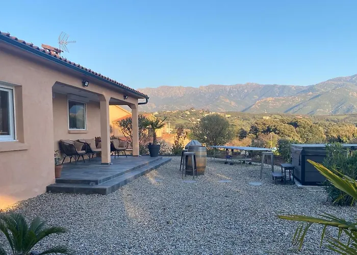 Ghjuvan - Sea, Mountain & Peri